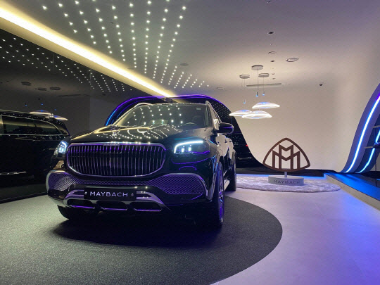 작년 3월 한남 전시장에 전시된 더 뉴 메르세데스-마이바흐 GLS.